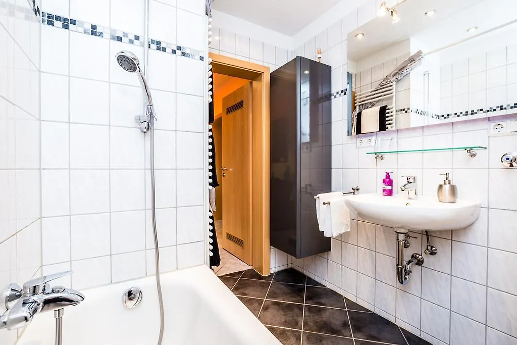 Apartment Ferienwohnung Koln Messenahe
